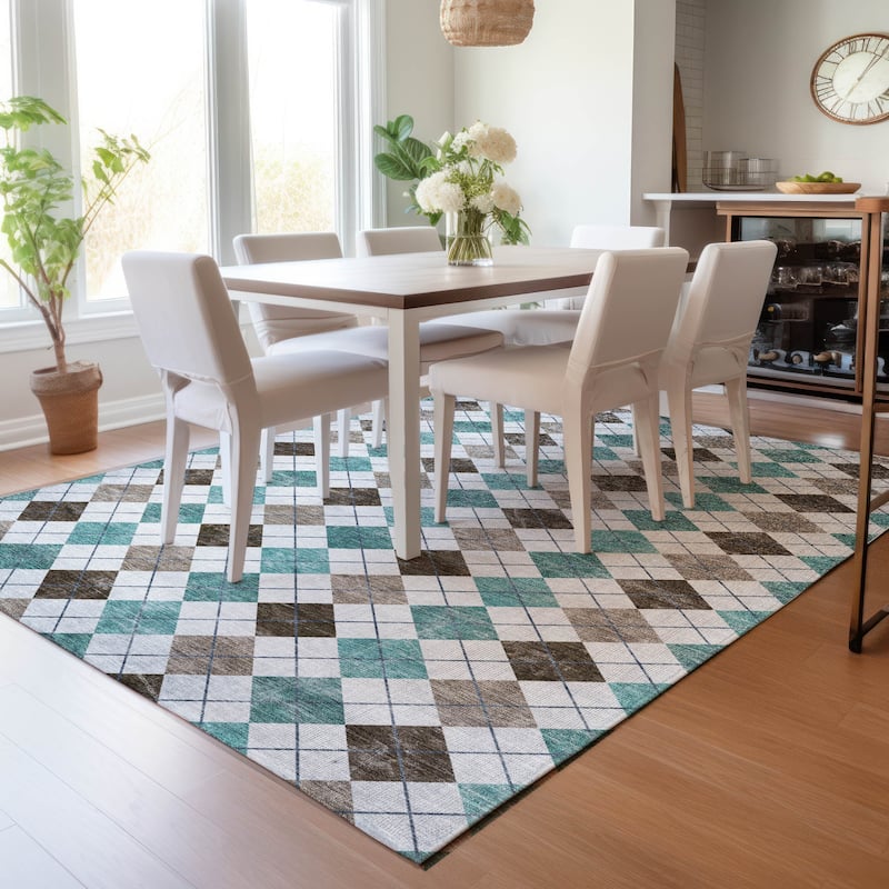 Machine Washable Indoor/ Outdoor Modern Argyle Chantille Rug