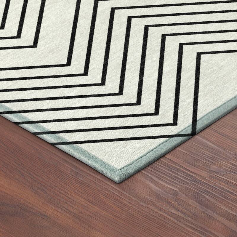Machine Washable Indoor/ Outdoor Modern Chevron Chantille Rug