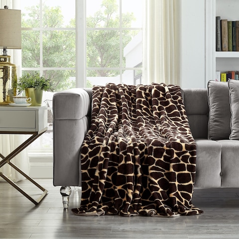 Darius Giraffe 50"x60" Faux Throw