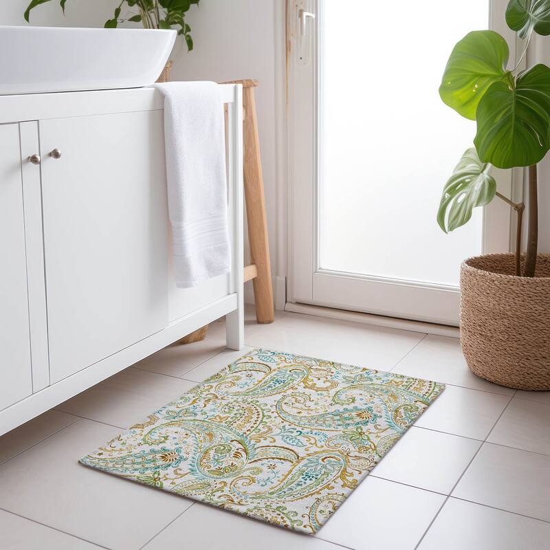 Machine Washable Indoor/ Outdoor Paisley Chantille Rug - Ivory - 1'8" x 2'6"