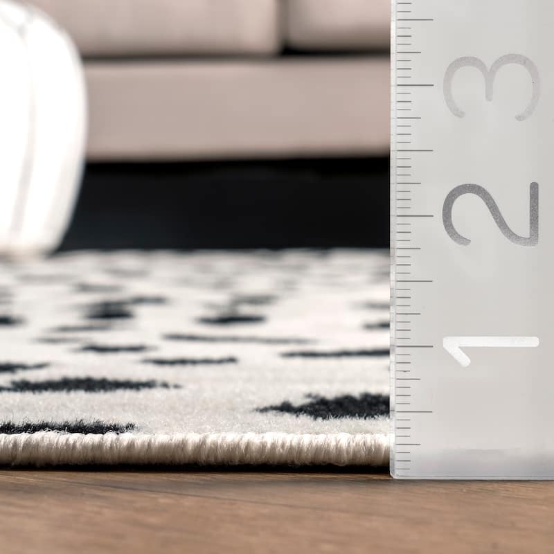 Nuloom Brooks Leopard Print Area Rug
