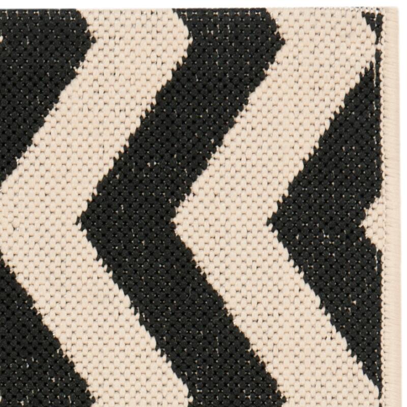 SAFAVIEH Courtyard Merlene Chevron Indoor/ Outdoor Waterproof Patio Backyard Rug