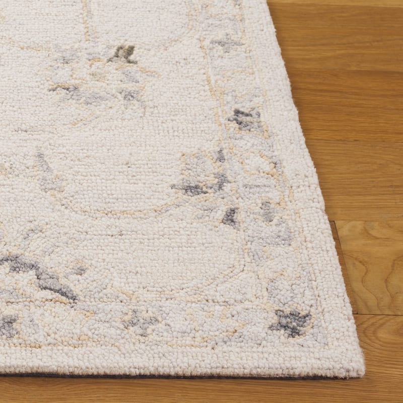 SAFAVIEH Handmade Ebony Viktorya Wool Rug