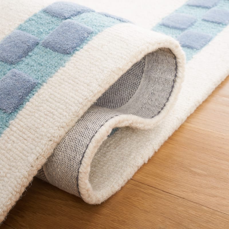 SAFAVIEH Handmade Kids Sonngard Dots Wool Rug
