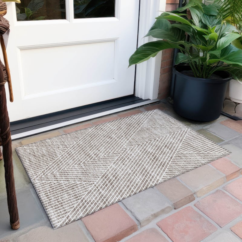 Machine Washable Indoor/ Outdoor Modern Geo Chantille Rug - Taupe - 1'8" x 2'6"
