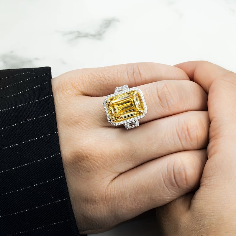 House Of Leon 18K White Gold 10.51ct Emerald Fancy Vivid Yellow Diamond Ring 11.93ctw IGI
