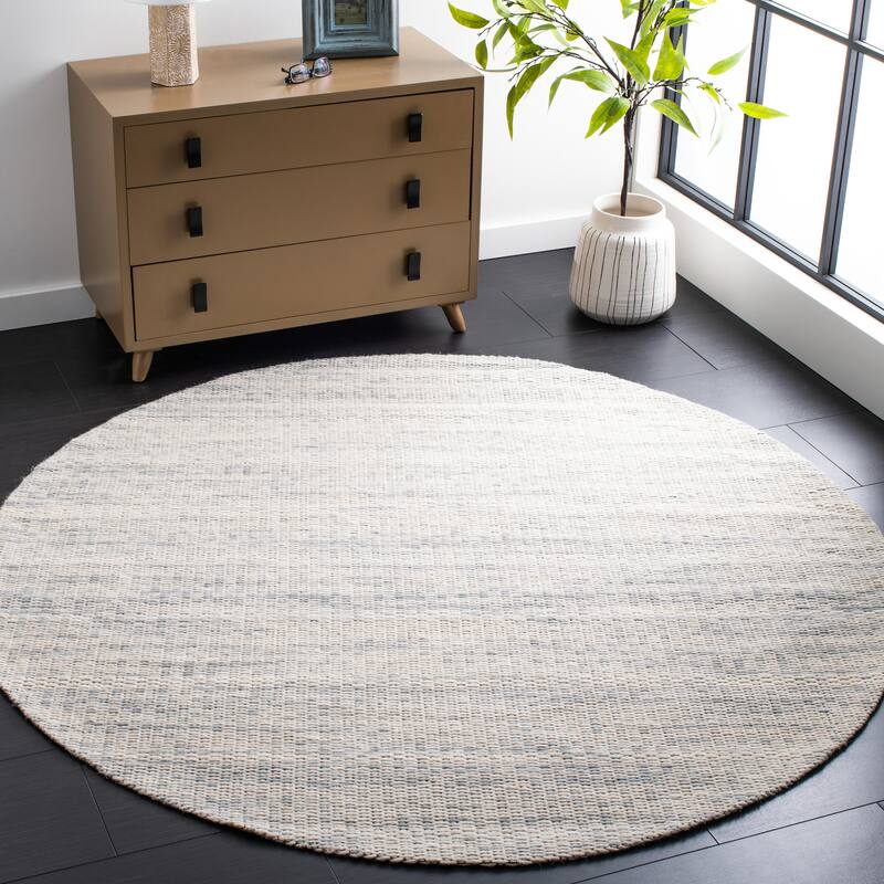 SAFAVIEH Handmade Marbella Leanid Wool Rug - 6' Round - Light Grey