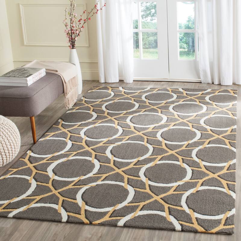 SAFAVIEH Handmade Four Seasons Penka Floral Rug - 5' x 8' - Grey/Ivory