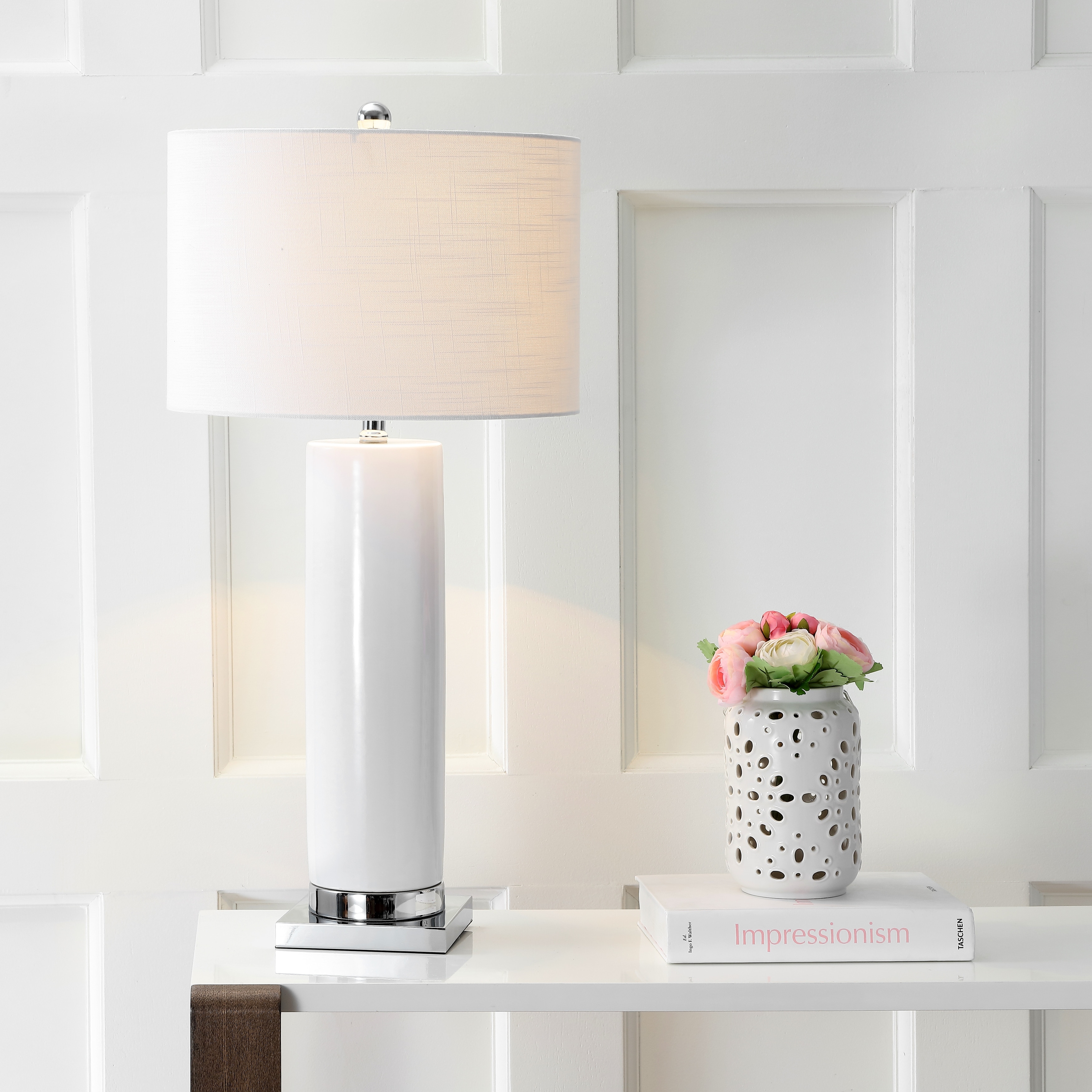 JONATHAN Y Dallas 31.5" Ceramic LED Table Lamp, White/Chrome