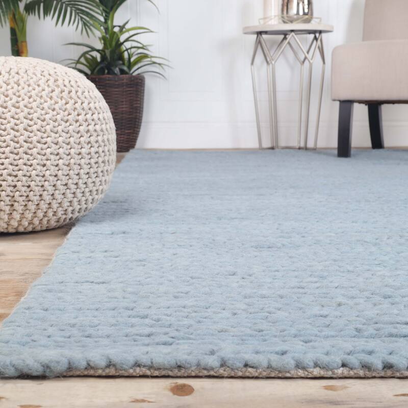 Handcrafted Traditional Rustic Handmade Braided Wool Indoor Area Rug by Superior