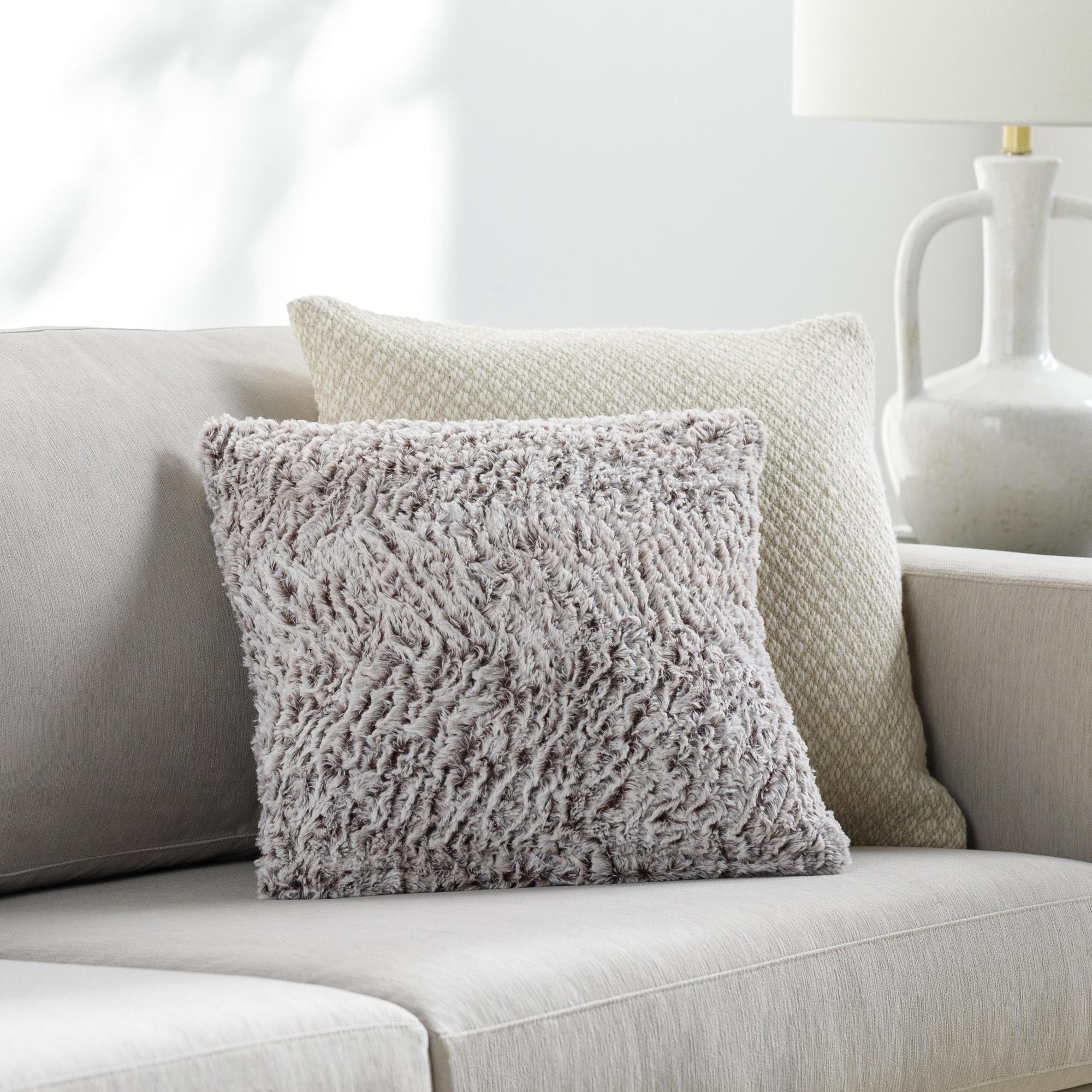 Decorative Oaks 20-inch Poly or Feather Down Filled Pillow