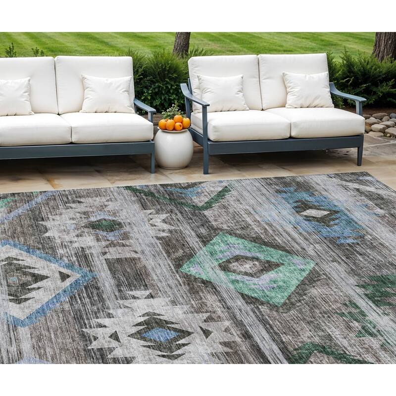 HomeRoots Southwestern Transitional Rectangle Outdoor Rug - 8' X 10'