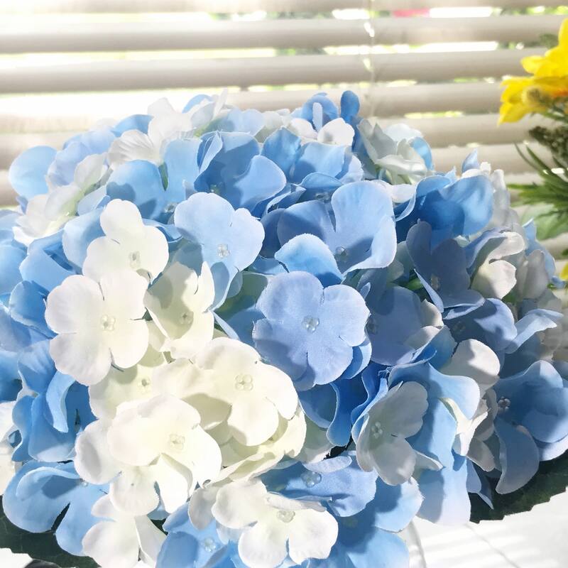 Enova Home 10 Stems Blue and Cream Artificial Silk Hydrangea Fake Flowers in Round Clear Glass Vase with Faux Water