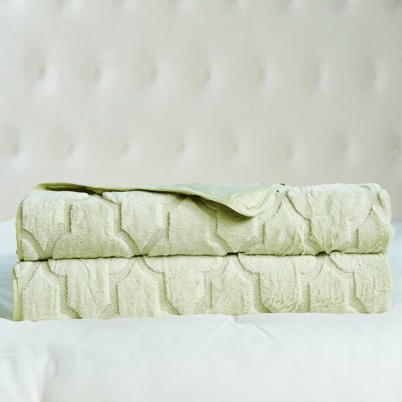 FauxFur Moroccan Design 7-piece Embroidered Quilt Set