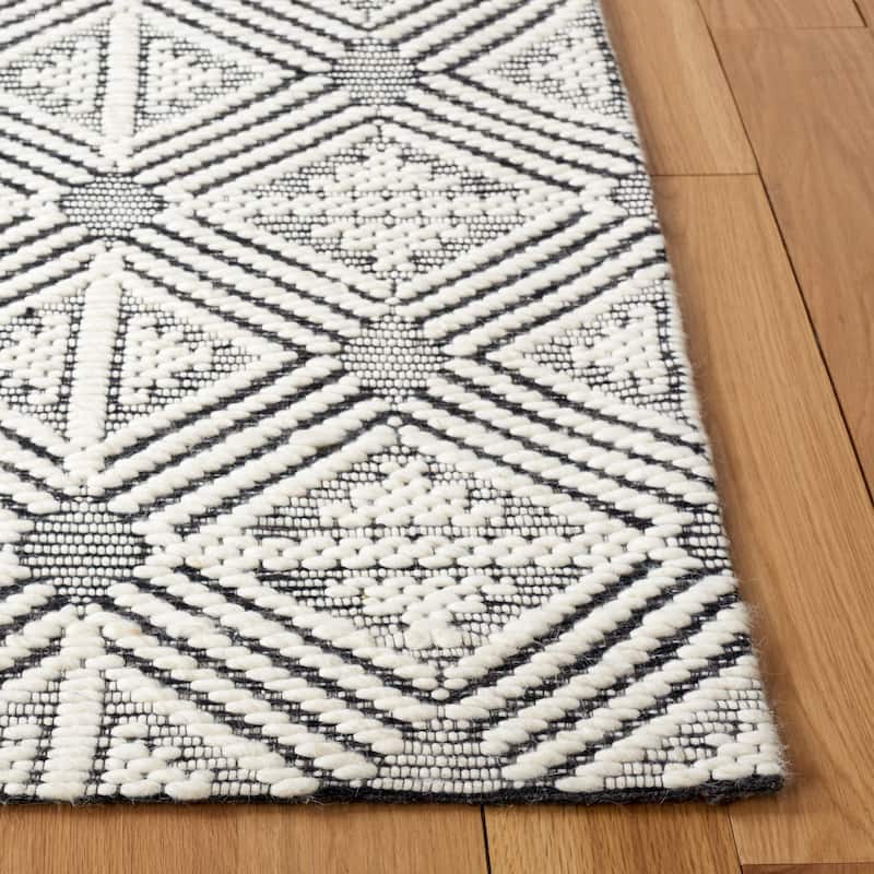 SAFAVIEH Handmade Marbella Beka Wool Rug