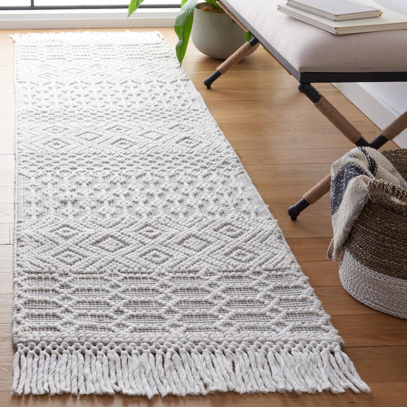 SAFAVIEH Handmade Casablanca Melise Rug - 2'3" x 8' Runner - Grey/Ivory