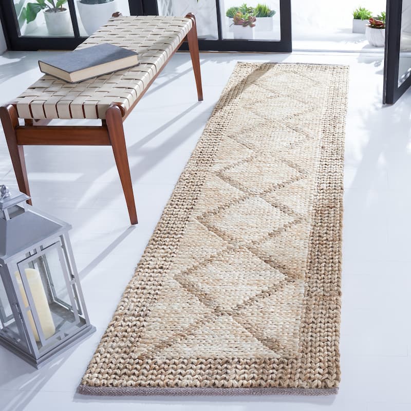 SAFAVIEH Handmade Kilim Lupita Moroccan Rug - 2'3" x 9' Runner - Natural/Beige