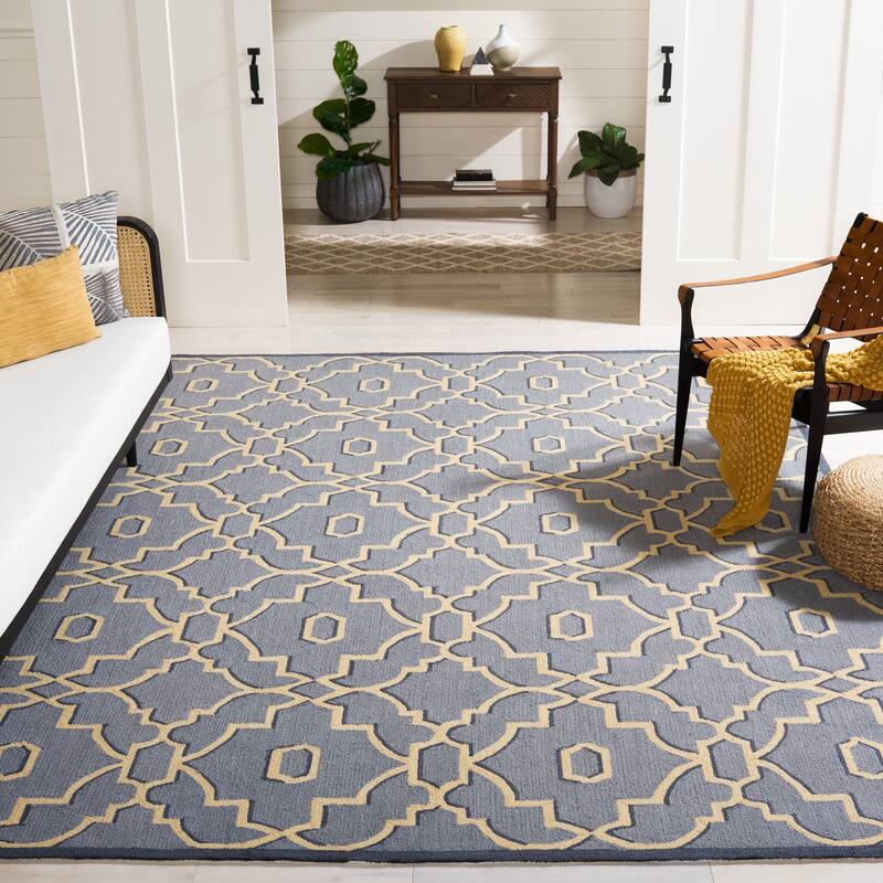 SAFAVIEH Handmade Four Seasons Indrishka Floral Rug - 8' x 10' - Light Blue/Ivory