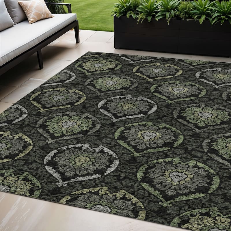 HomeRoots Medallion Transitional Rectangle Outdoor Rug - 5' X 8'
