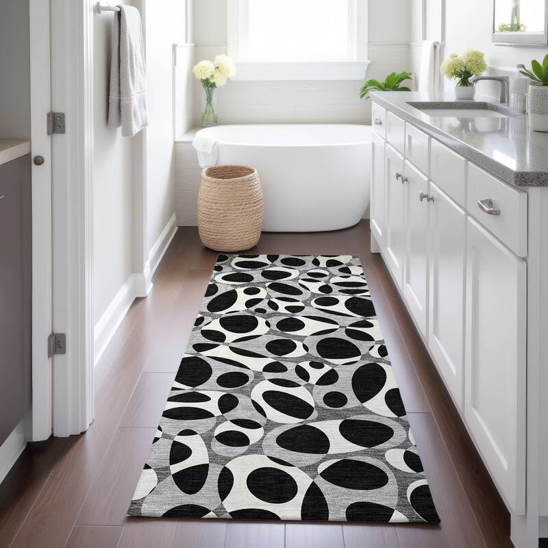 Machine Washable Indoor/ Outdoor Contemporary Saline Chantille Rug