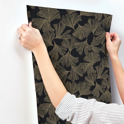 Gennevilliers Black Non-Woven Unpasted Botanical Ginkgo Toss Wallpaper Covers about 60.75 sq. ft.