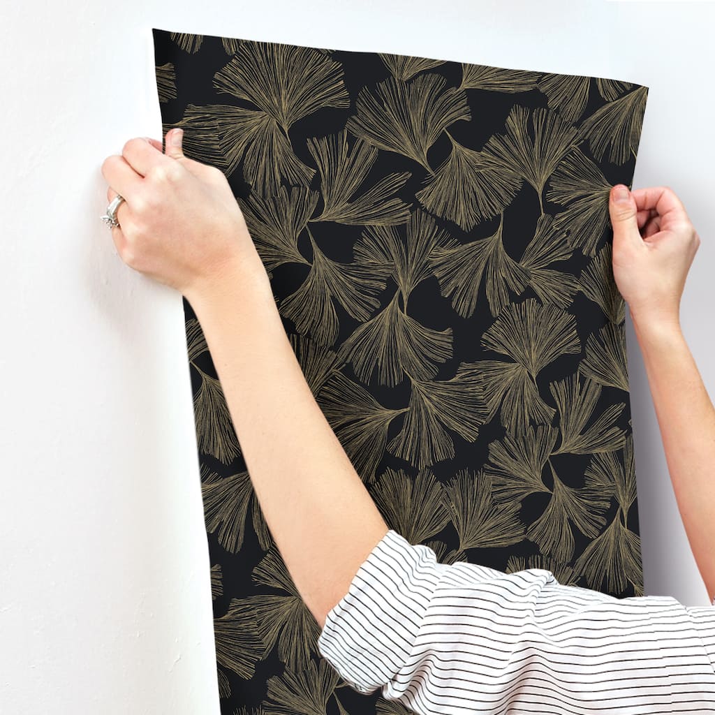 Gennevilliers Black Non-Woven Unpasted Botanical Ginkgo Toss Wallpaper Covers about 60.75 sq. ft.