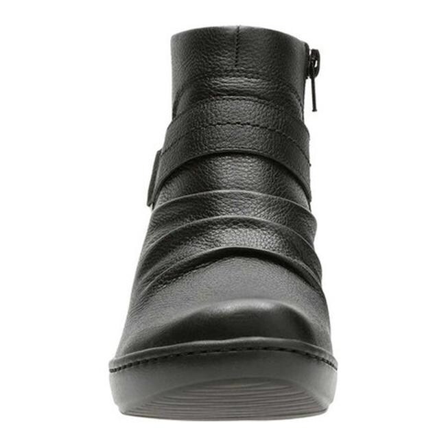 Clarks women's delana 2025 fairlee ankle bootie