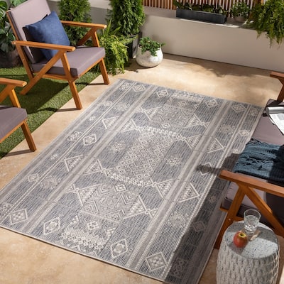 Livabliss Azucena Global Diamond Indoor/ Outdoor Area Rug