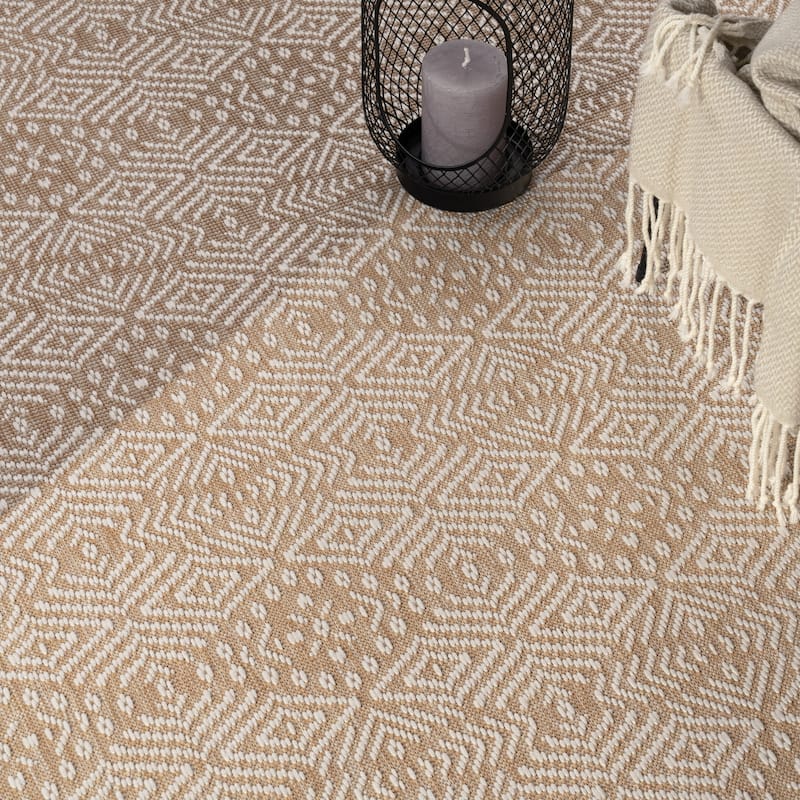 Indoor & Outdoor Rug with Modern Aztec Pattern