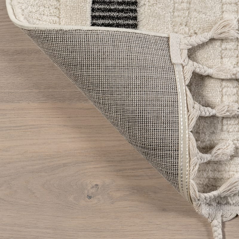 Nuloom Paccia High-Low Modern Striped Tasseled Area Rug
