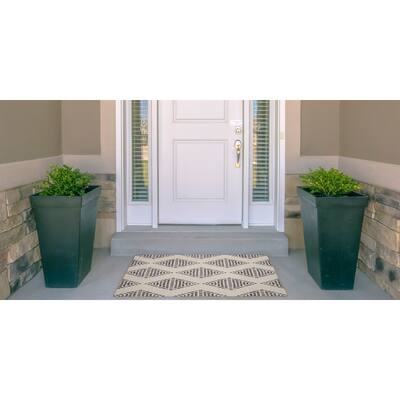 Indoor/Outdoor Water Resistant Navarre Ivory & Brown Washable Area Rug - 2' x 3'