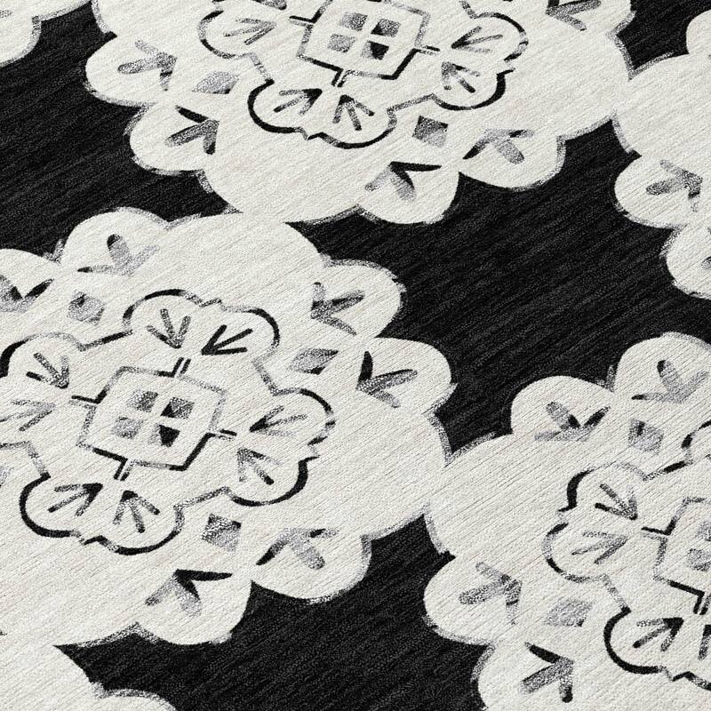 Machine Washable Indoor/ Outdoor Global Motif Chantille Rug