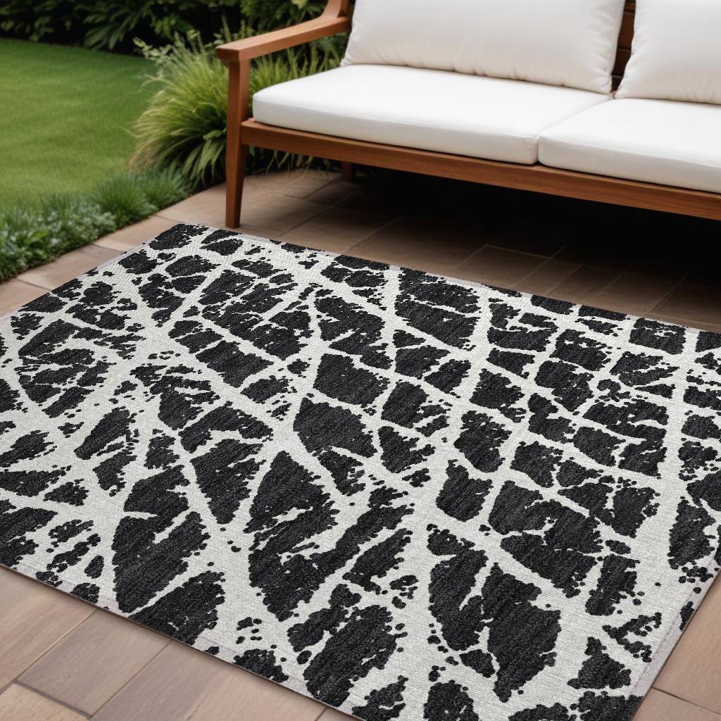 Allomi Unique Abstract Weather Resistant Timeless Fusion Outdoor Rug
