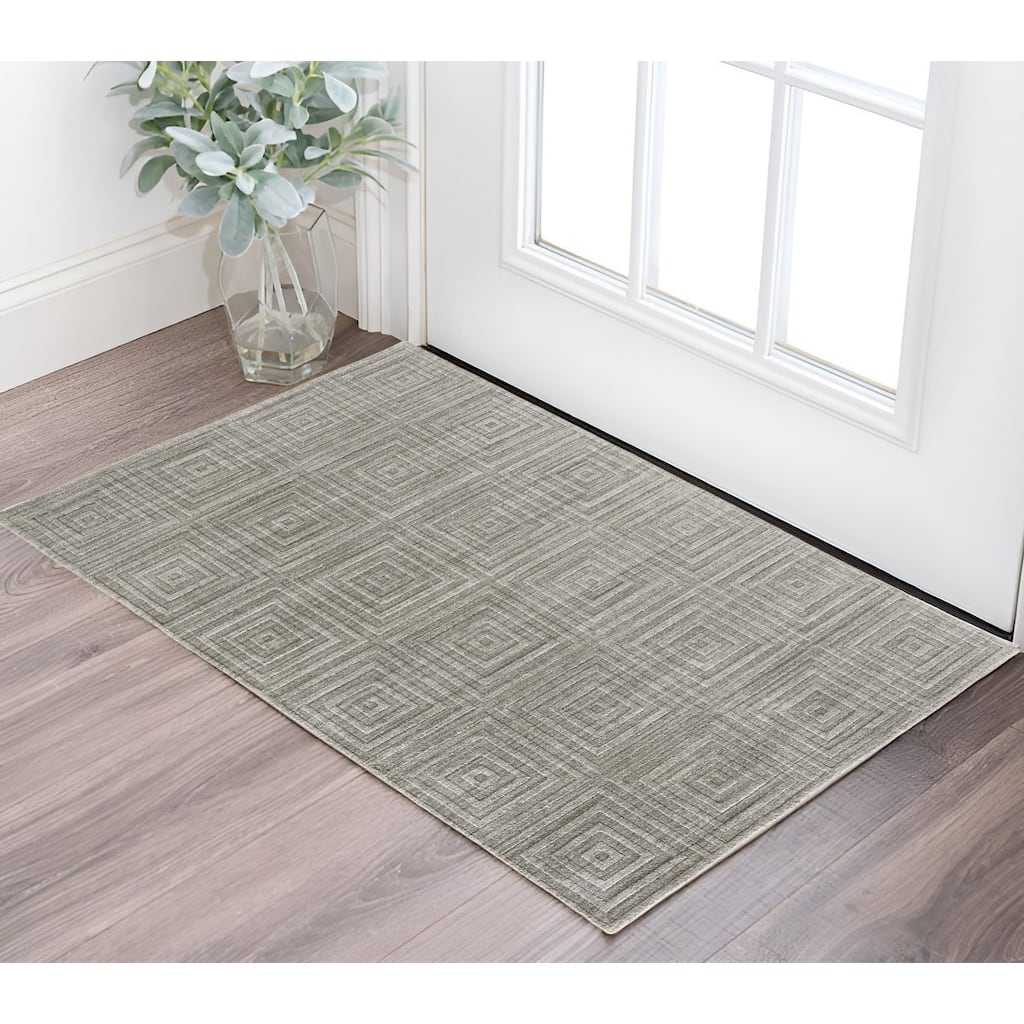 Vewag Traditional Woven Area Rug By HomeRoots - 2' x 3'