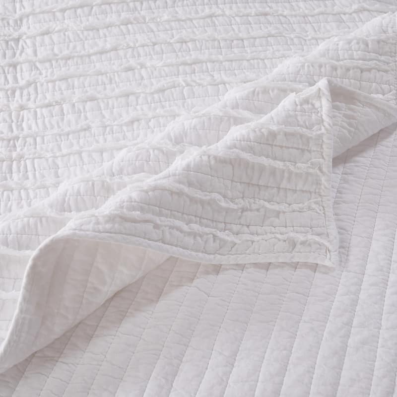 Greenland Home Fashions White Ruffled 100% Cotton Quilt and Pillow Sham Set