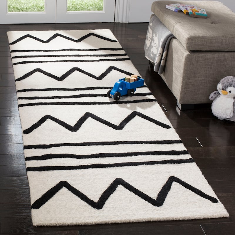 SAFAVIEH Handmade Kids Samra Wool Rug - 2'6" x 8' Runner - Ivory/Black - Runner