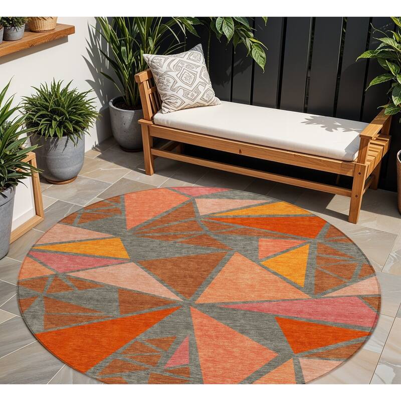 HomeRoots Geometric Transitional Rectangle Outdoor Rug - 8' Round