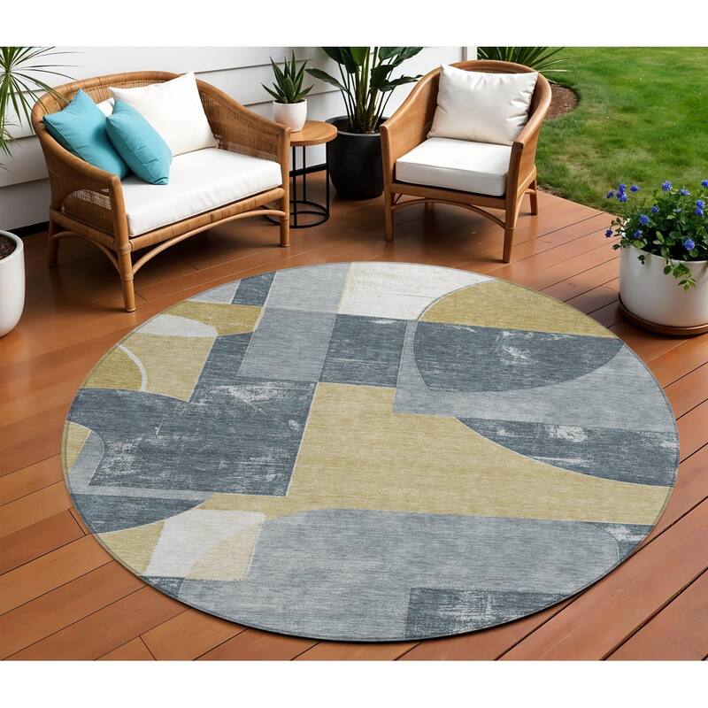 HomeRoots Geometric Modern Rectangle Outdoor Rug - 8' Round