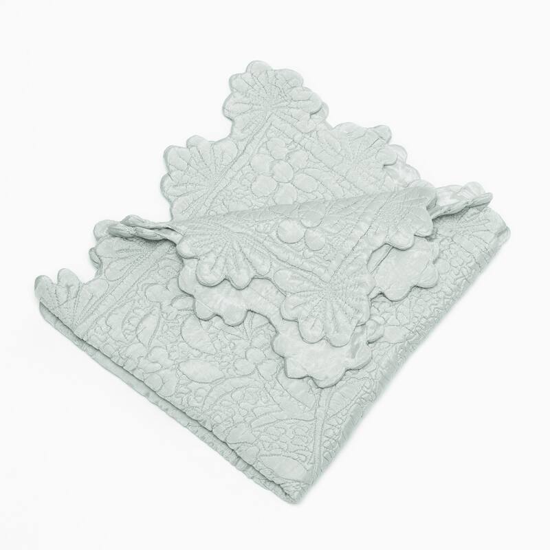 Victorian Aleah Scalloped Quilt