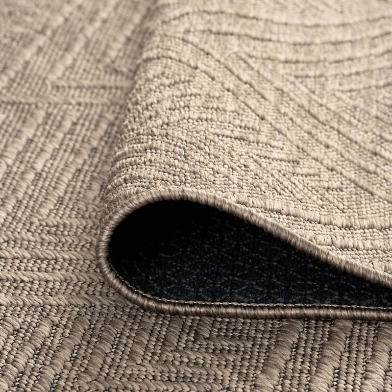 Alameda Solid Color Chevron Machine Washable Indoor Area Rug