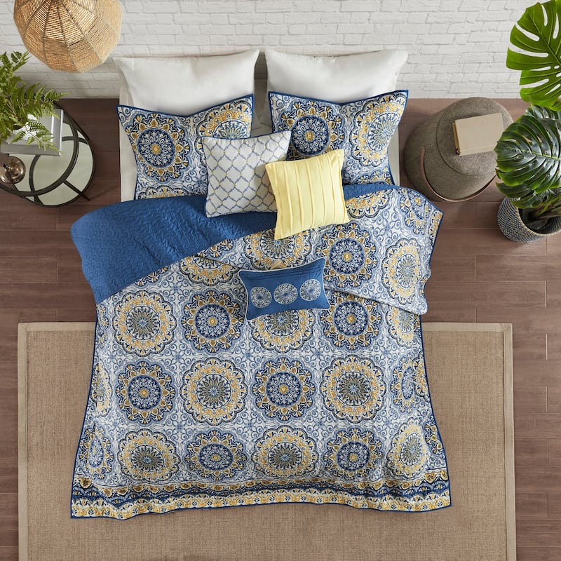 Madison Park Tangiers 6 Piece Reversible Quilt Set with Throw Pillows