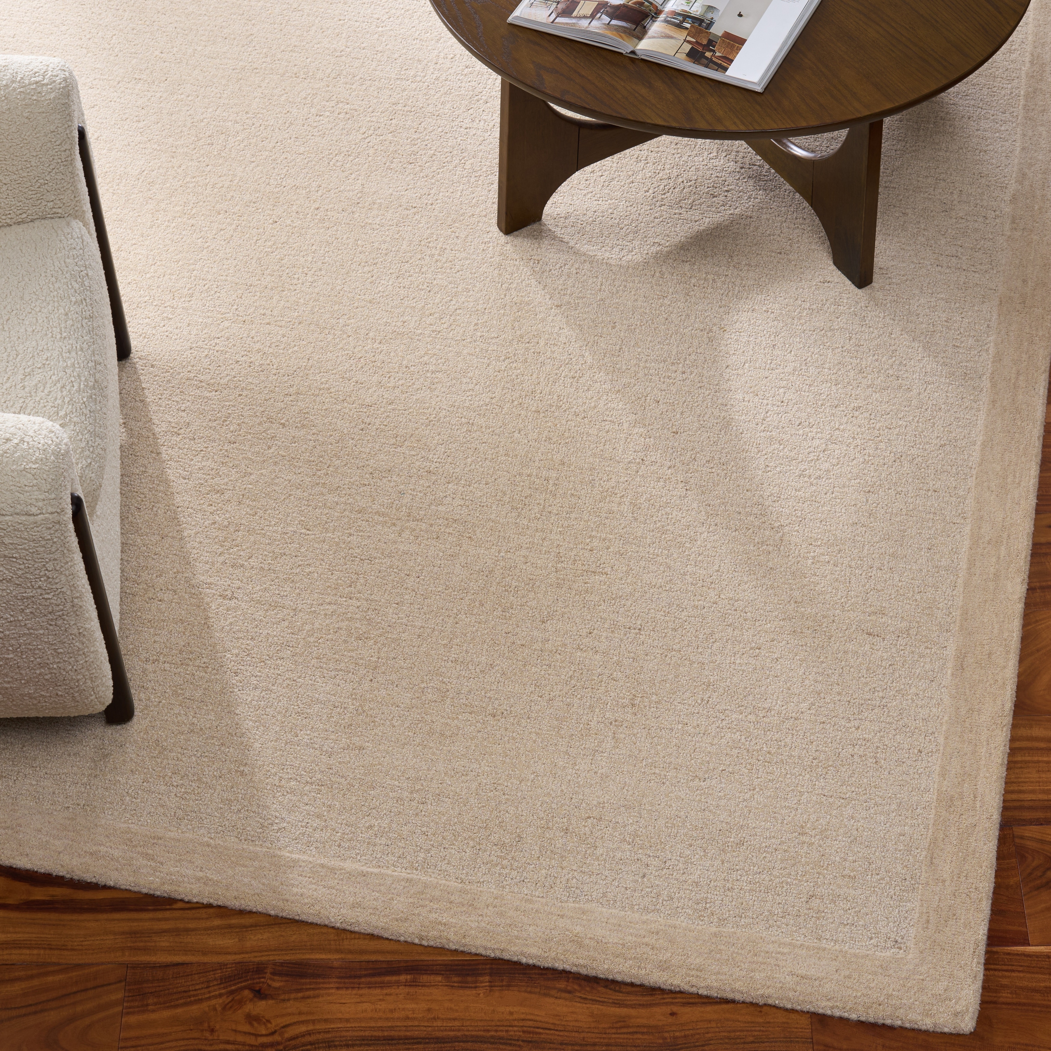 SAFAVIEH Handmade Ebony Taline Border Pattern Wool Area Rug