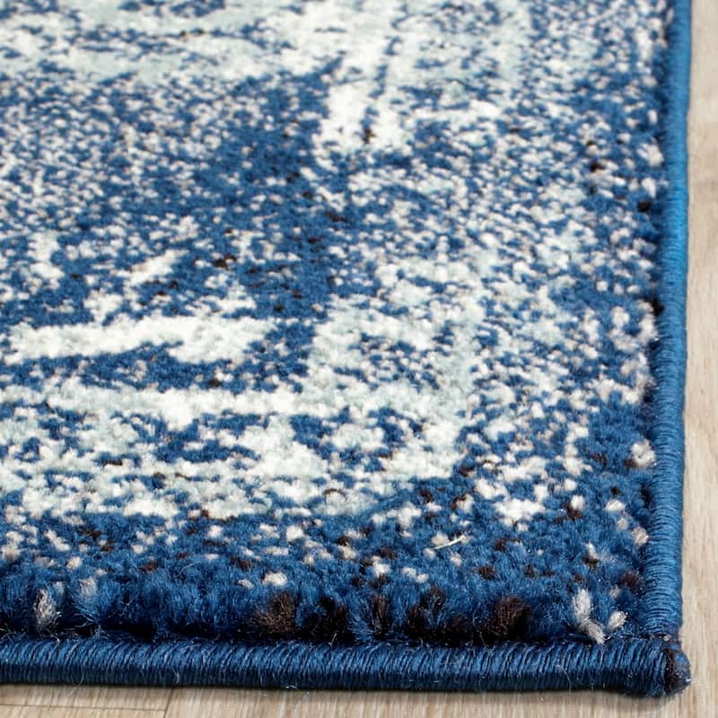 SAFAVIEH Evoke Pety Vintage Distressed Rug