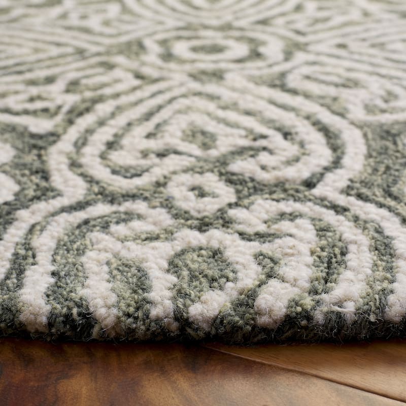 SAFAVIEH Hand-Tufted Blossom Naamah Patterned Wool Rug