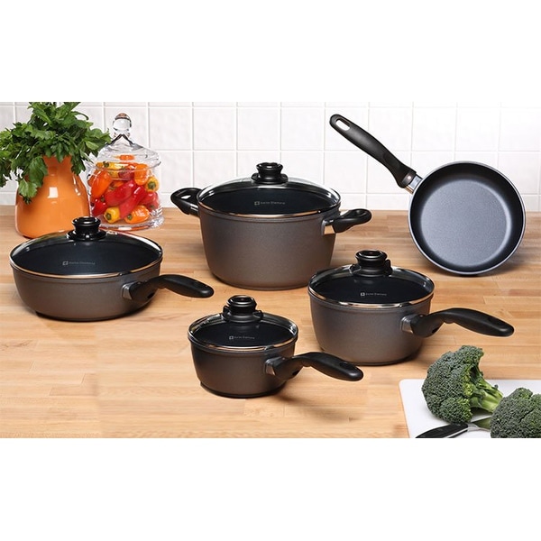 https://ak1.ostkcdn.com/images/products/is/images/direct/a2d30b111063941135565fc1245d690381be8ea3/HD-9-Piece-Set%3A-Italian-Cooking-Set.jpg