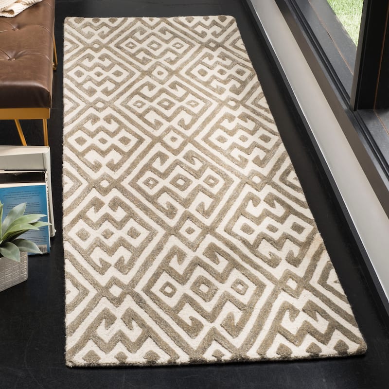 SAFAVIEH Handmade Cambridge Siri Modern Wool Rug - 2'6" x 8' Runner - Ivory/Grey