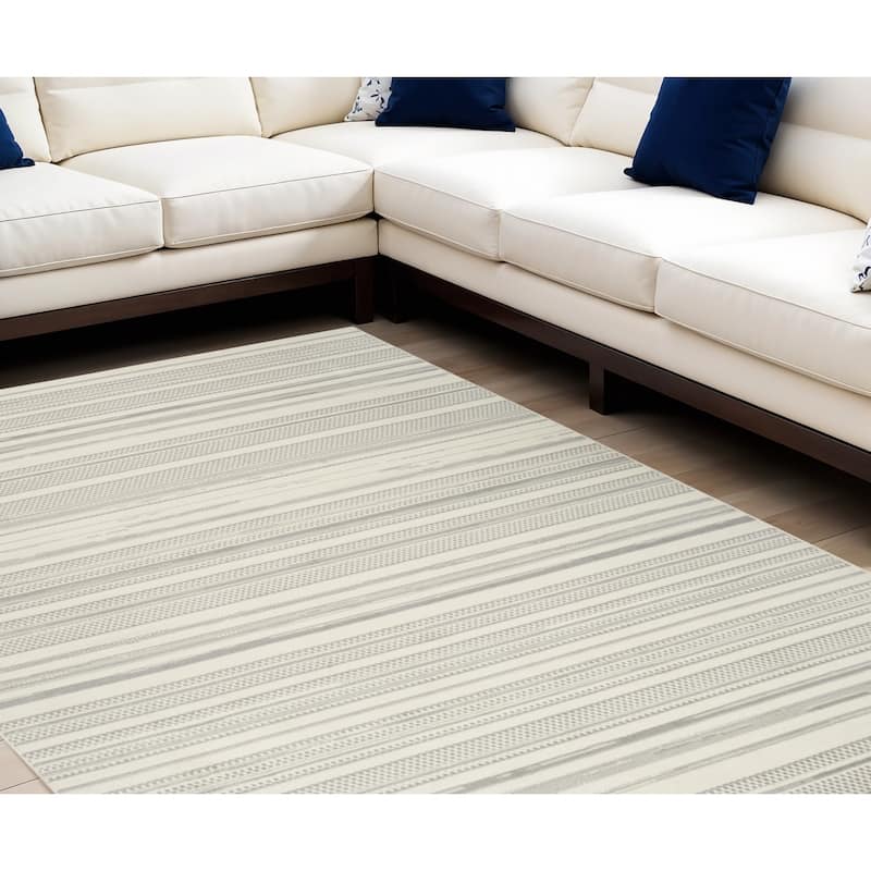 Lipe Power Loomed Traditional Area Rug By HomeRoots - 118' X '94' X '0.5 - 118' X '94' X '0.5 - Gray and Ivory - Rectangle