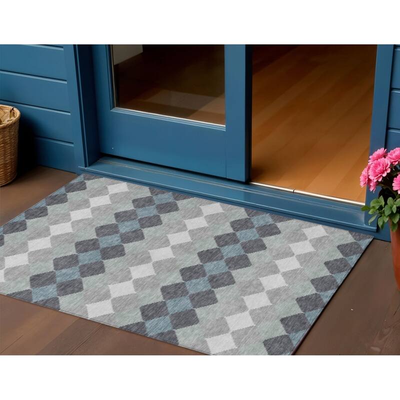 HomeRoots Geometric Transitional Rectangle Outdoor Rug - 3' x 5'
