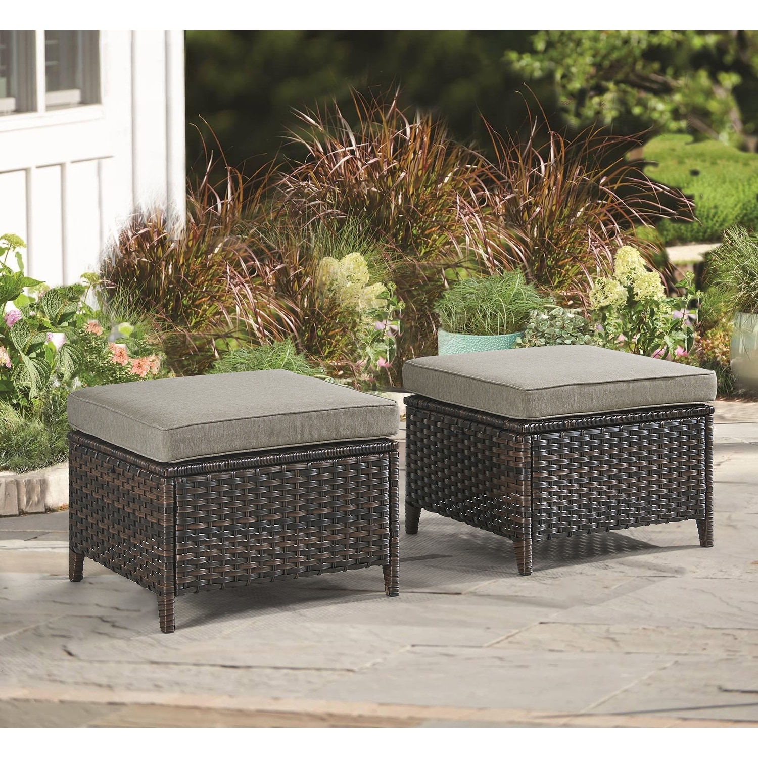 Resin wicker discount ottoman