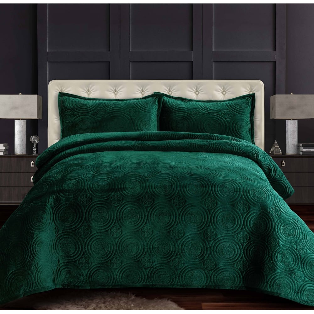 Capri Medallion Velvet Oversized Solid Quilt Set